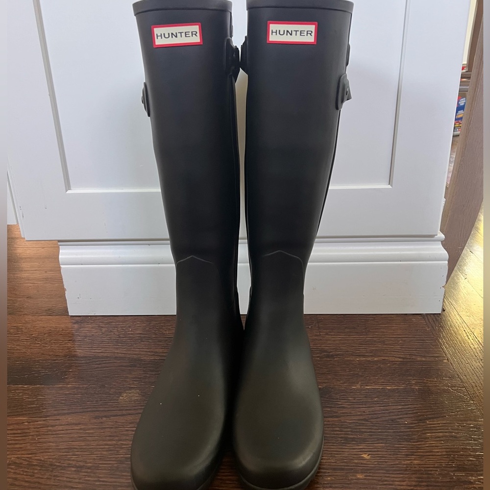 Beautiful sleek black Hunter rain boots! Worn only a handful of times!